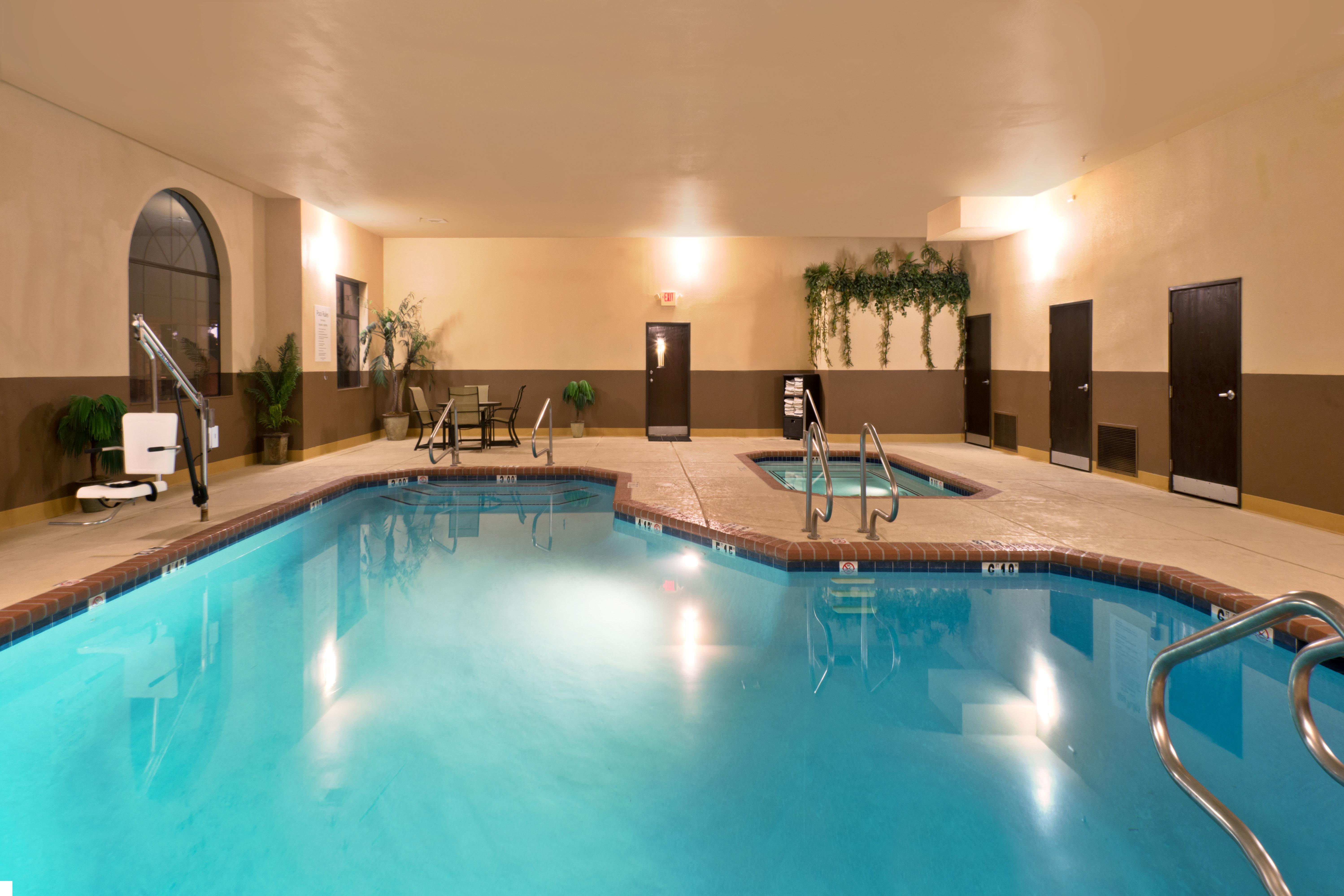 Holiday Inn Express Show Low By Ihg Экстерьер фото