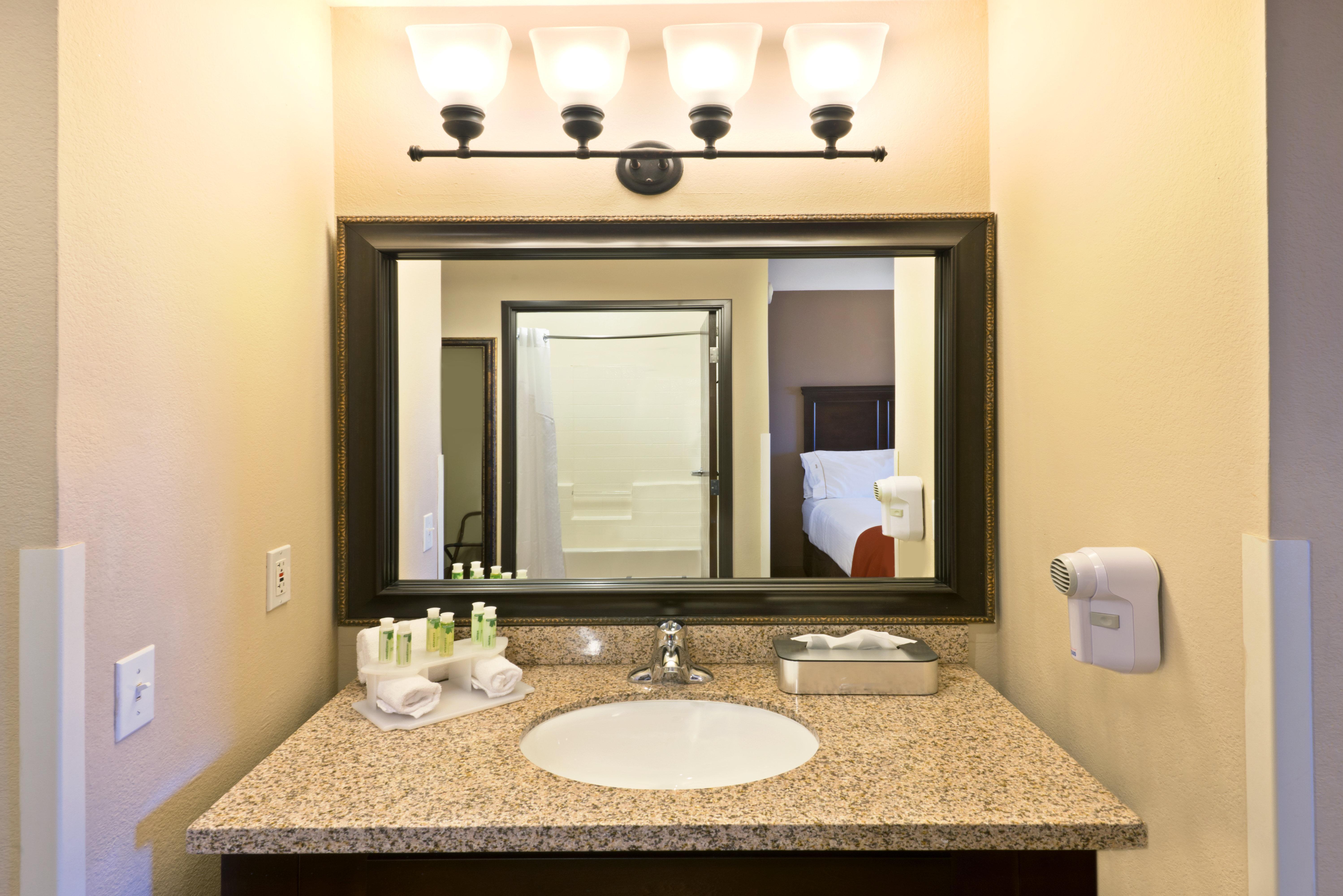Holiday Inn Express Show Low By Ihg Экстерьер фото